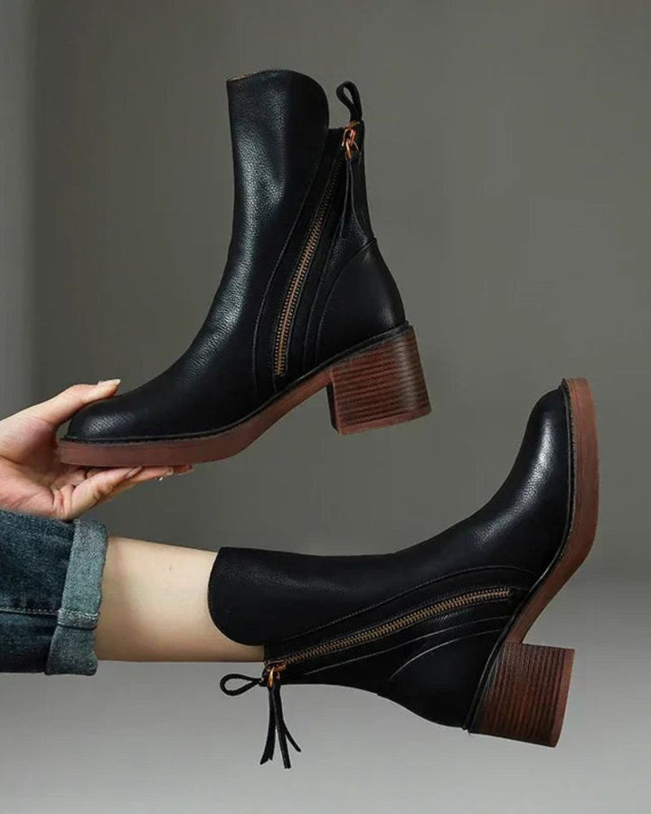 Avora Lyon | Botte en cuir noire avec un talon confortable, élégante et intemporelle